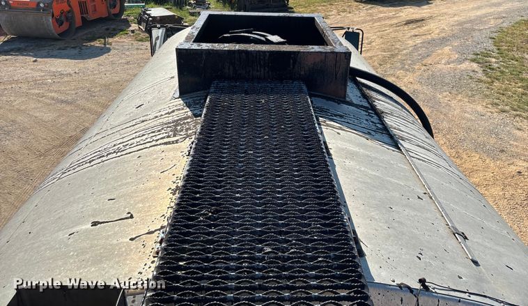 image for item ED2198 1994 Chevrolet Kodiak C6500 tack distributor truck