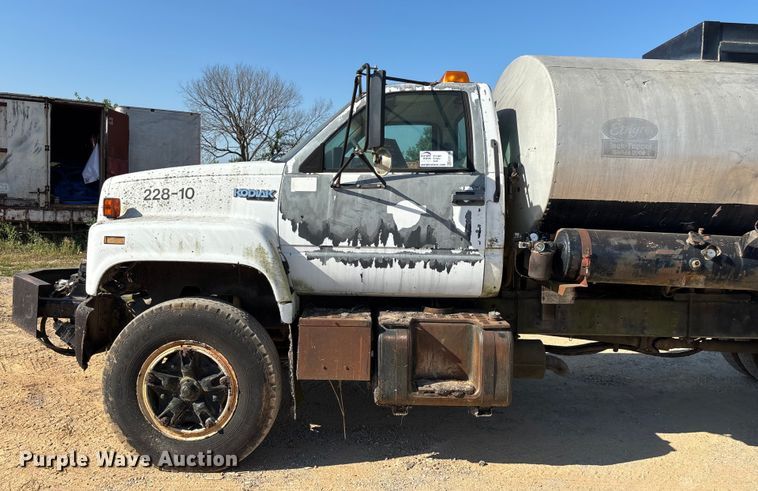 image for item ED2198 1994 Chevrolet Kodiak C6500 tack distributor truck