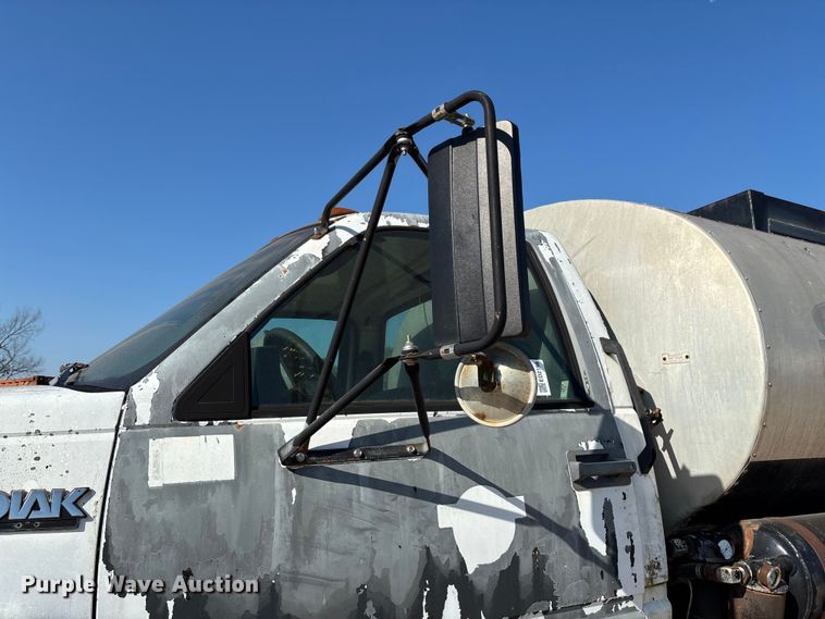 image for item ED2198 1994 Chevrolet Kodiak C6500 tack distributor truck