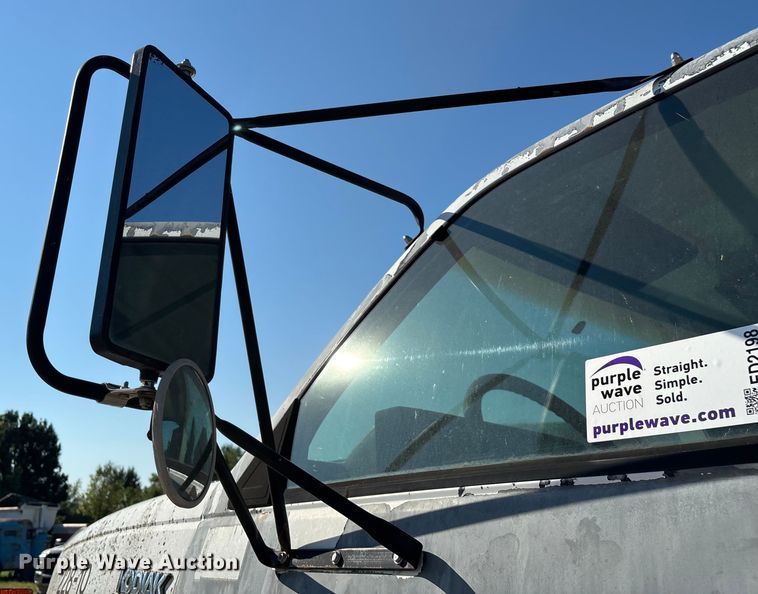 image for item ED2198 1994 Chevrolet Kodiak C6500 tack distributor truck