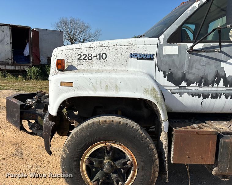 image for item ED2198 1994 Chevrolet Kodiak C6500 tack distributor truck