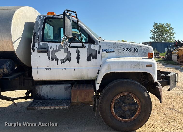 image for item ED2198 1994 Chevrolet Kodiak C6500 tack distributor truck