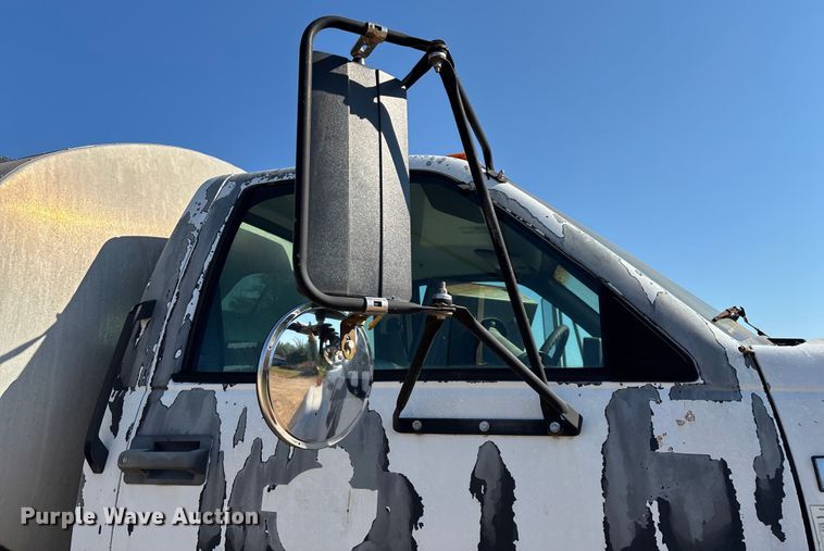 image for item ED2198 1994 Chevrolet Kodiak C6500 tack distributor truck