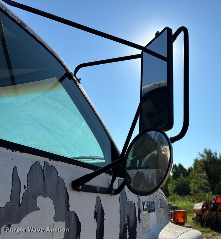 image for item ED2198 1994 Chevrolet Kodiak C6500 tack distributor truck