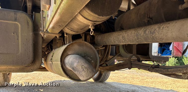 image for item ED2198 1994 Chevrolet Kodiak C6500 tack distributor truck