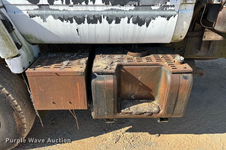 image for item ED2198 1994 Chevrolet Kodiak C6500 tack distributor truck