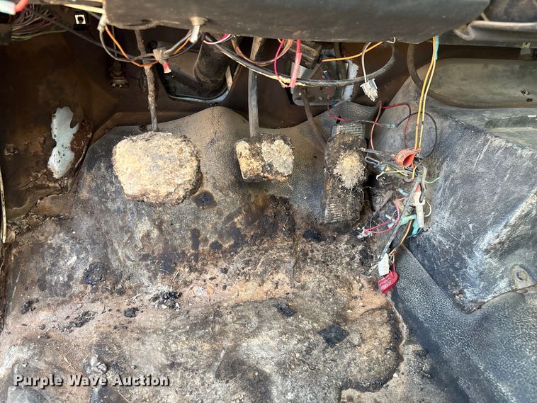 image for item ED2198 1994 Chevrolet Kodiak C6500 tack distributor truck