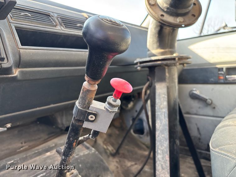 image for item ED2198 1994 Chevrolet Kodiak C6500 tack distributor truck