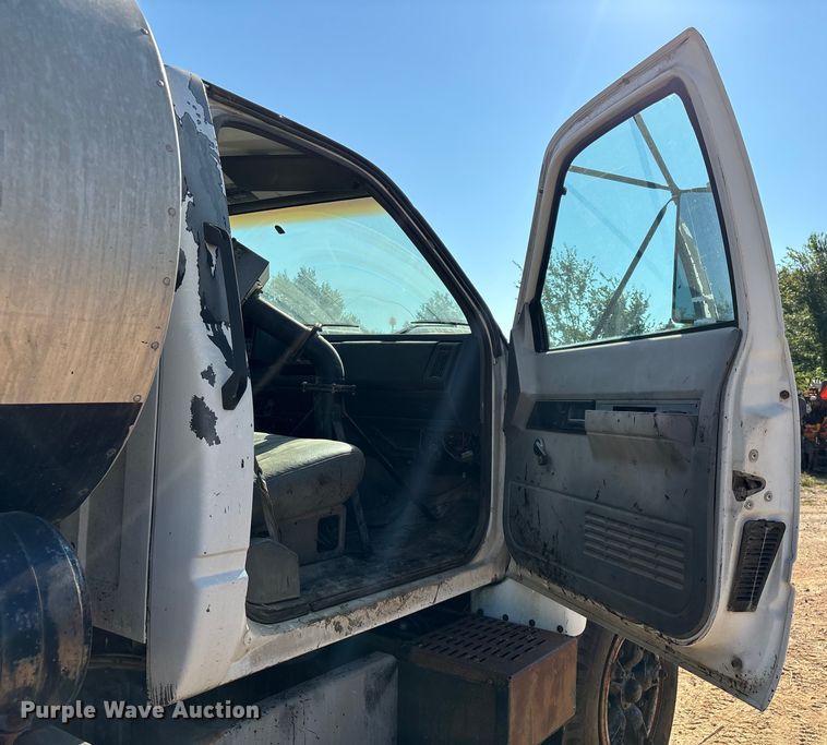 image for item ED2198 1994 Chevrolet Kodiak C6500 tack distributor truck