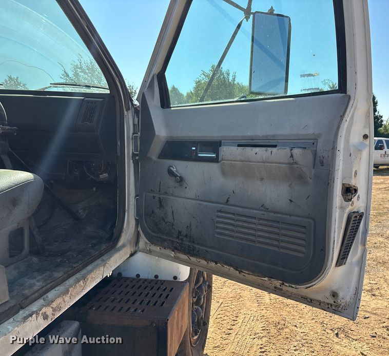 image for item ED2198 1994 Chevrolet Kodiak C6500 tack distributor truck