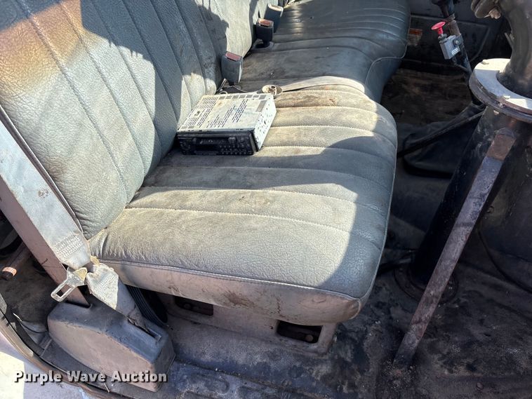 image for item ED2198 1994 Chevrolet Kodiak C6500 tack distributor truck