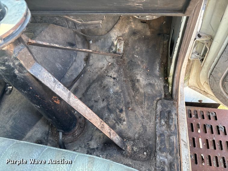 image for item ED2198 1994 Chevrolet Kodiak C6500 tack distributor truck