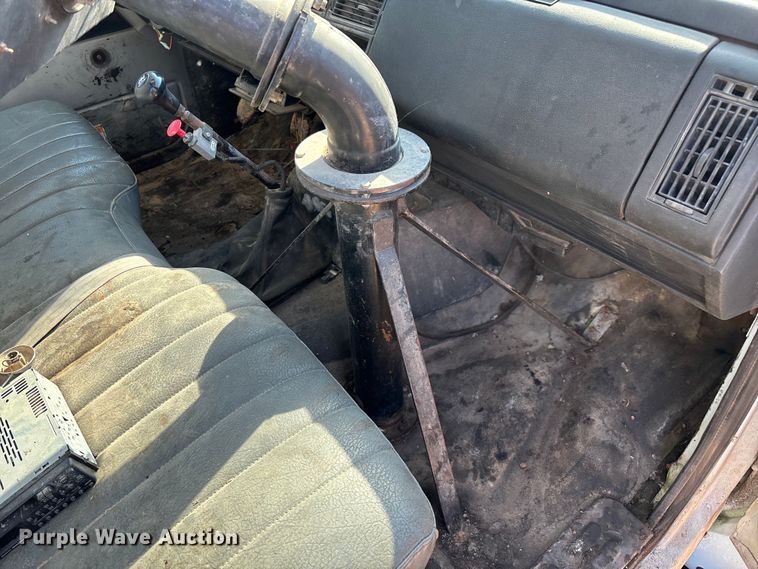 image for item ED2198 1994 Chevrolet Kodiak C6500 tack distributor truck