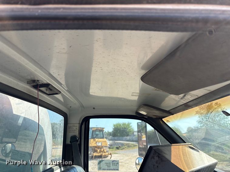 image for item ED2198 1994 Chevrolet Kodiak C6500 tack distributor truck