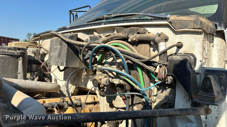 image for item ED2198 1994 Chevrolet Kodiak C6500 tack distributor truck