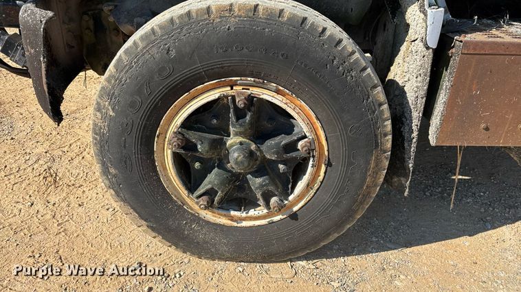 image for item ED2198 1994 Chevrolet Kodiak C6500 tack distributor truck