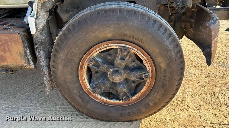 image for item ED2198 1994 Chevrolet Kodiak C6500 tack distributor truck