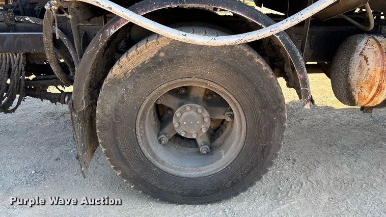 image for item ED2198 1994 Chevrolet Kodiak C6500 tack distributor truck