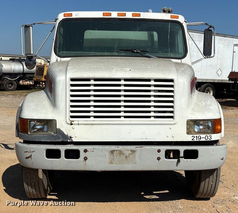 image for item ED2199 1995 International 4700 flatbed truck