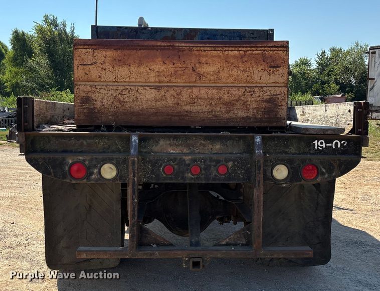 image for item ED2199 1995 International 4700 flatbed truck