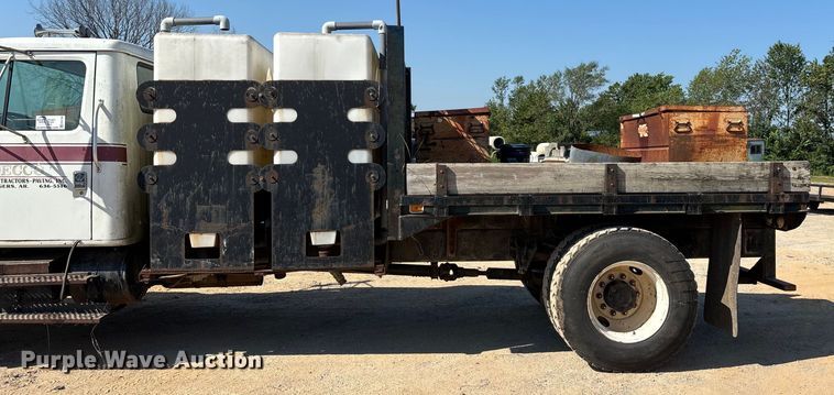 image for item ED2199 1995 International 4700 flatbed truck