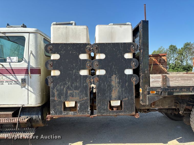 image for item ED2199 1995 International 4700 flatbed truck