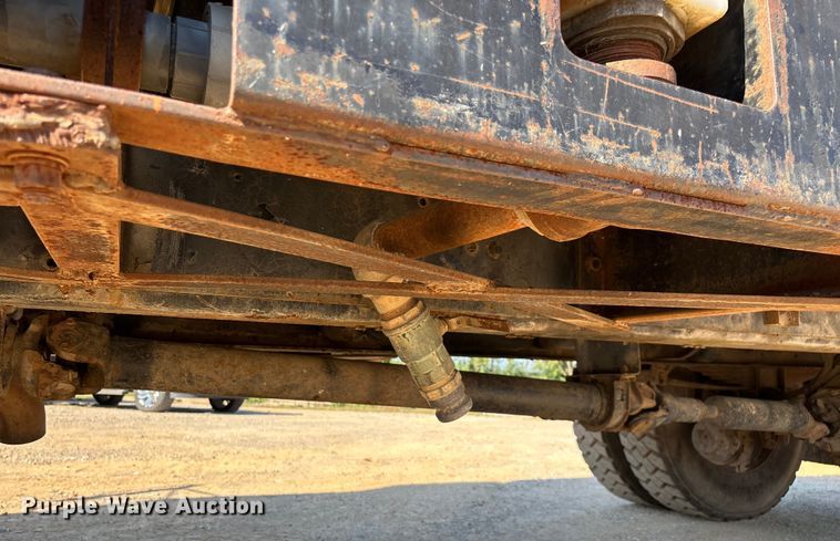 image for item ED2199 1995 International 4700 flatbed truck