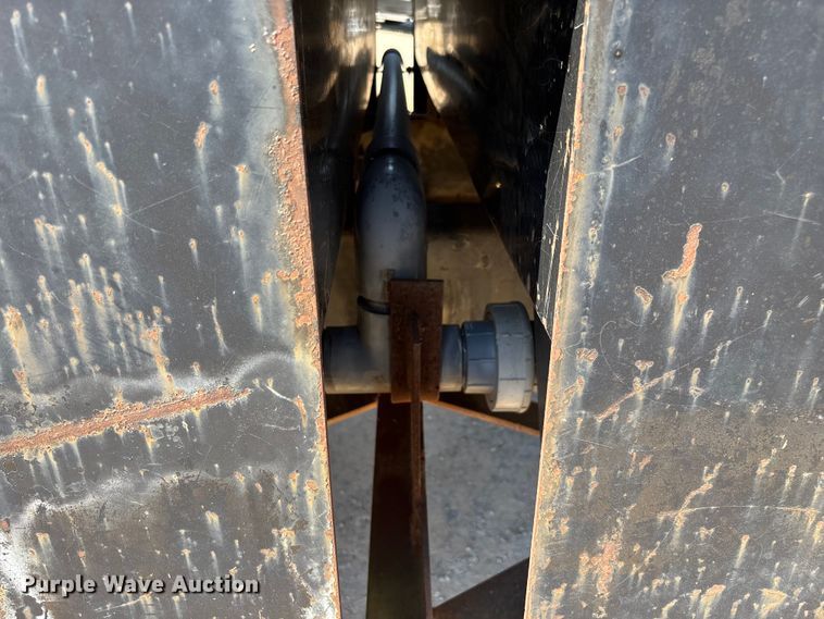 image for item ED2199 1995 International 4700 flatbed truck