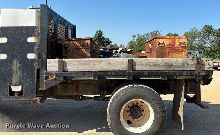image for item ED2199 1995 International 4700 flatbed truck