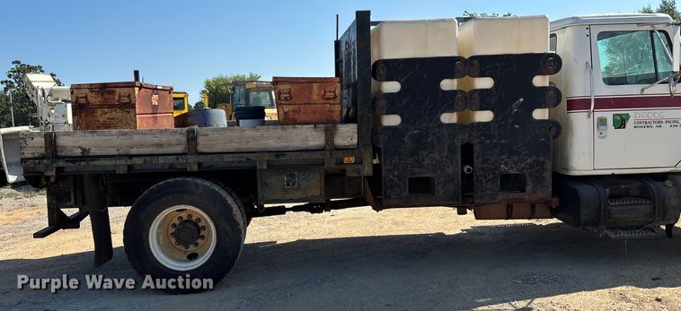 image for item ED2199 1995 International 4700 flatbed truck