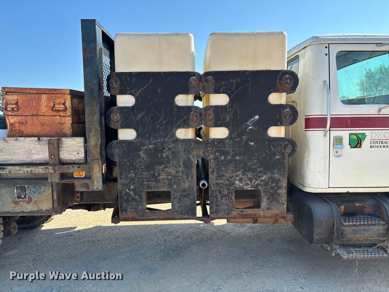 image for item ED2199 1995 International 4700 flatbed truck