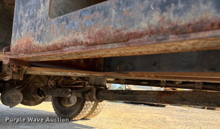 image for item ED2199 1995 International 4700 flatbed truck