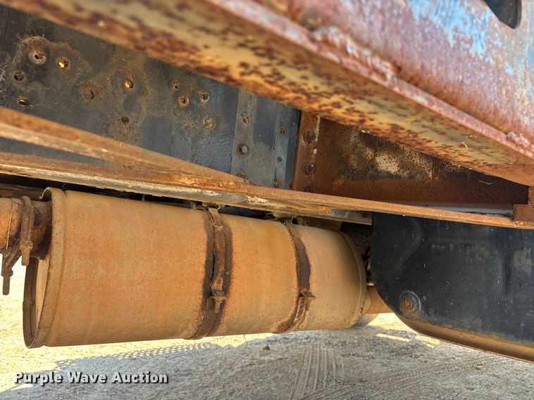 image for item ED2199 1995 International 4700 flatbed truck