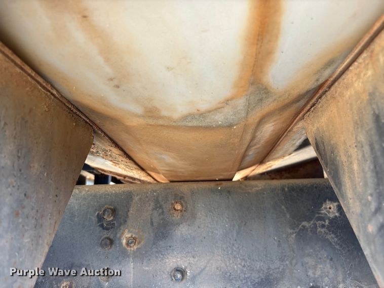 image for item ED2199 1995 International 4700 flatbed truck