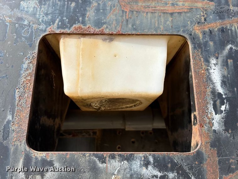 image for item ED2199 1995 International 4700 flatbed truck