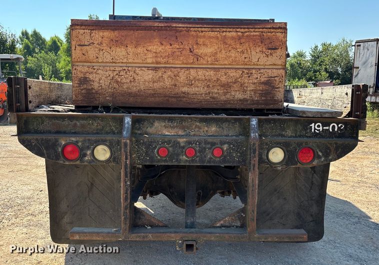 image for item ED2199 1995 International 4700 flatbed truck