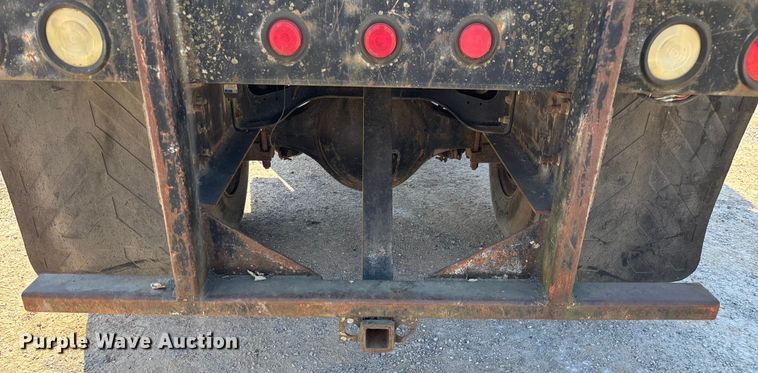 image for item ED2199 1995 International 4700 flatbed truck