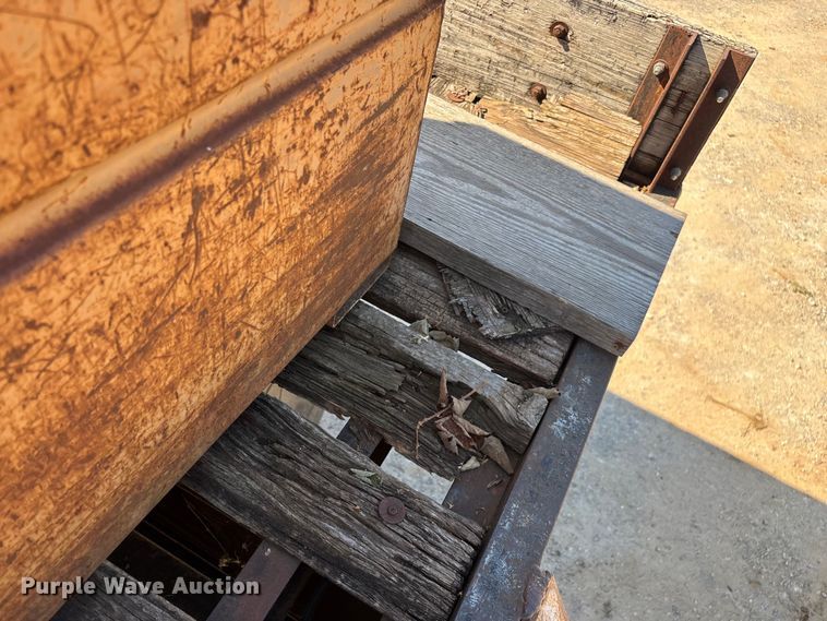 image for item ED2199 1995 International 4700 flatbed truck