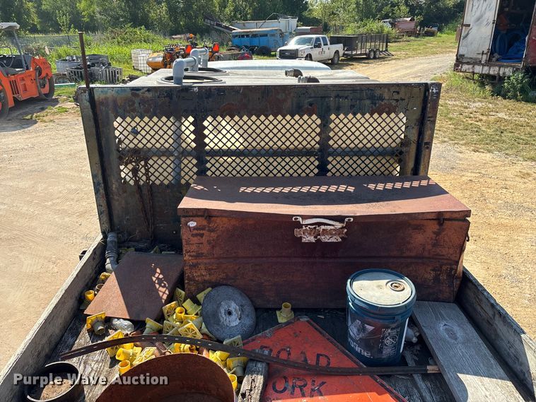 image for item ED2199 1995 International 4700 flatbed truck