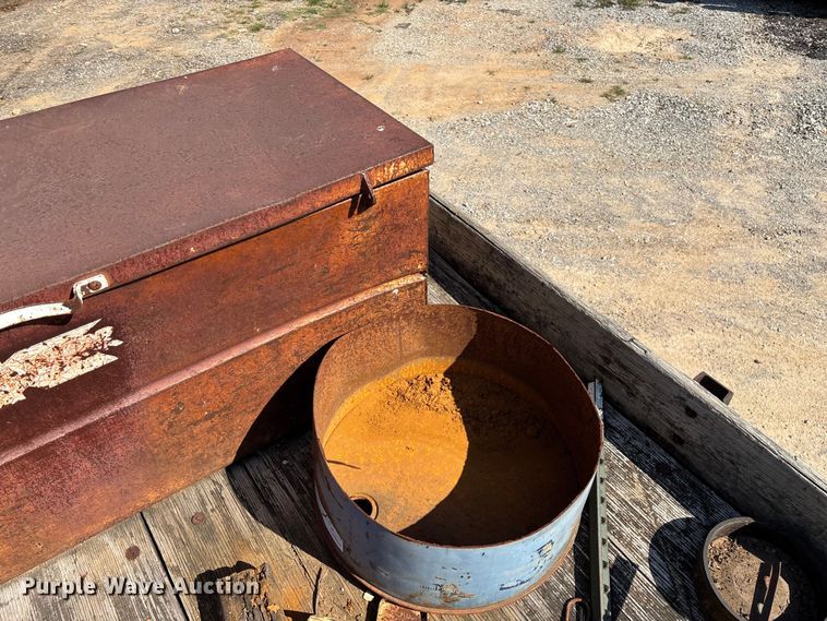 image for item ED2199 1995 International 4700 flatbed truck