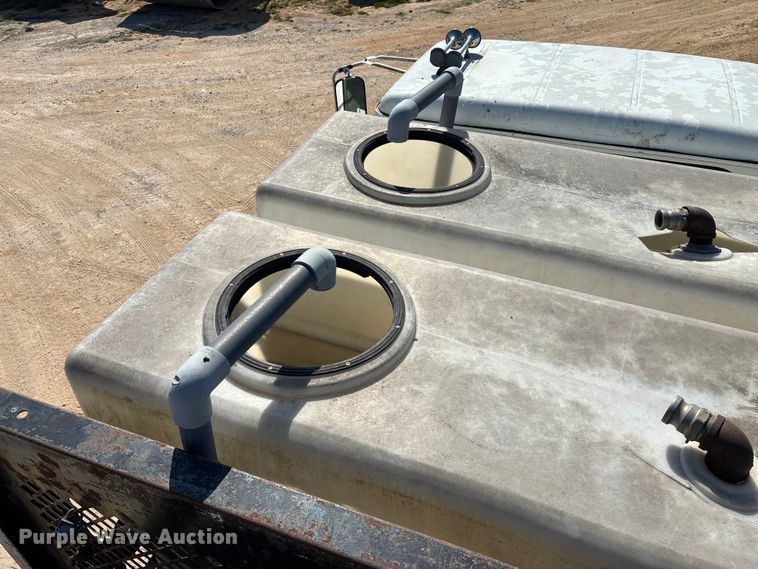 image for item ED2199 1995 International 4700 flatbed truck