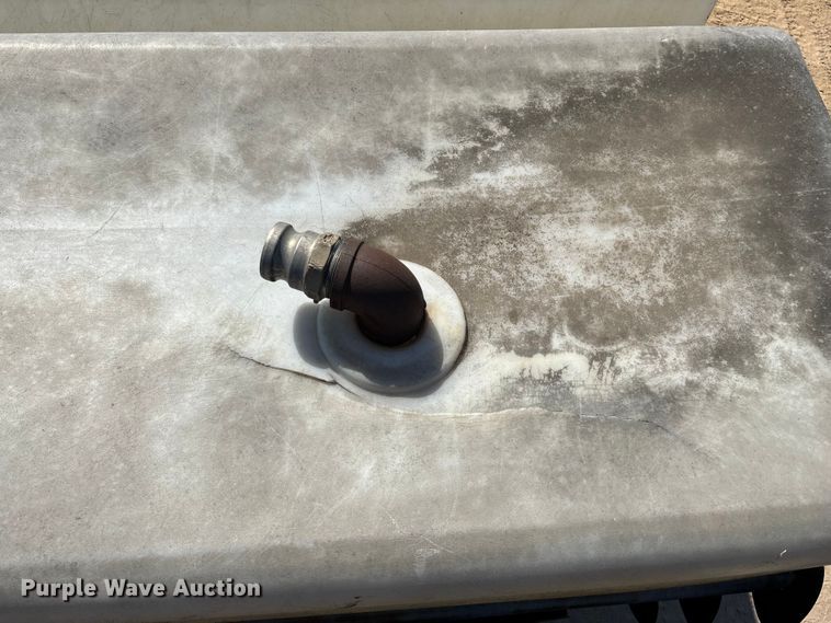 image for item ED2199 1995 International 4700 flatbed truck