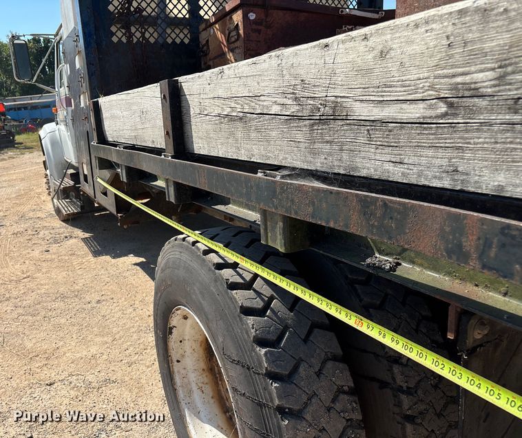 image for item ED2199 1995 International 4700 flatbed truck