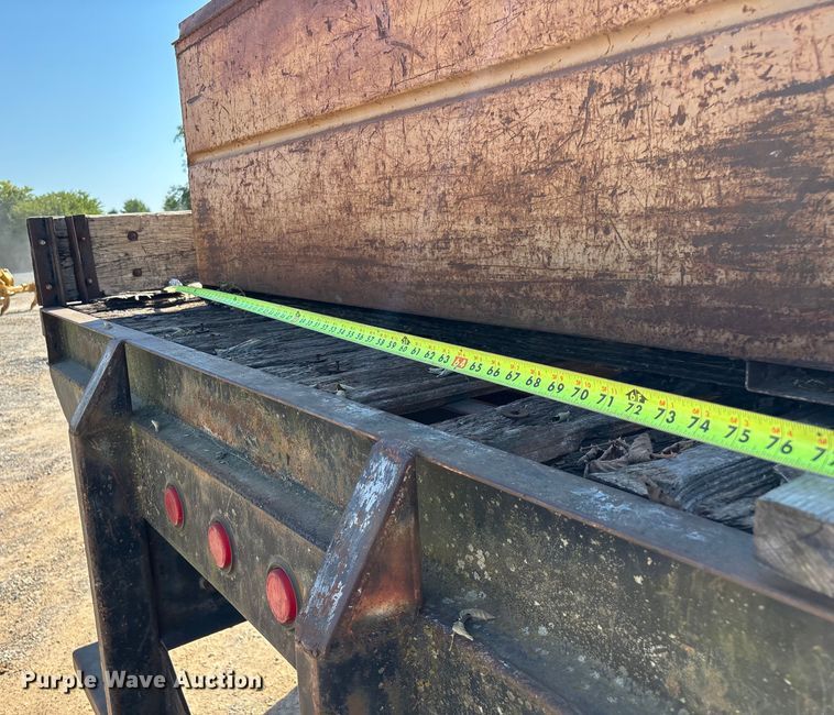 image for item ED2199 1995 International 4700 flatbed truck