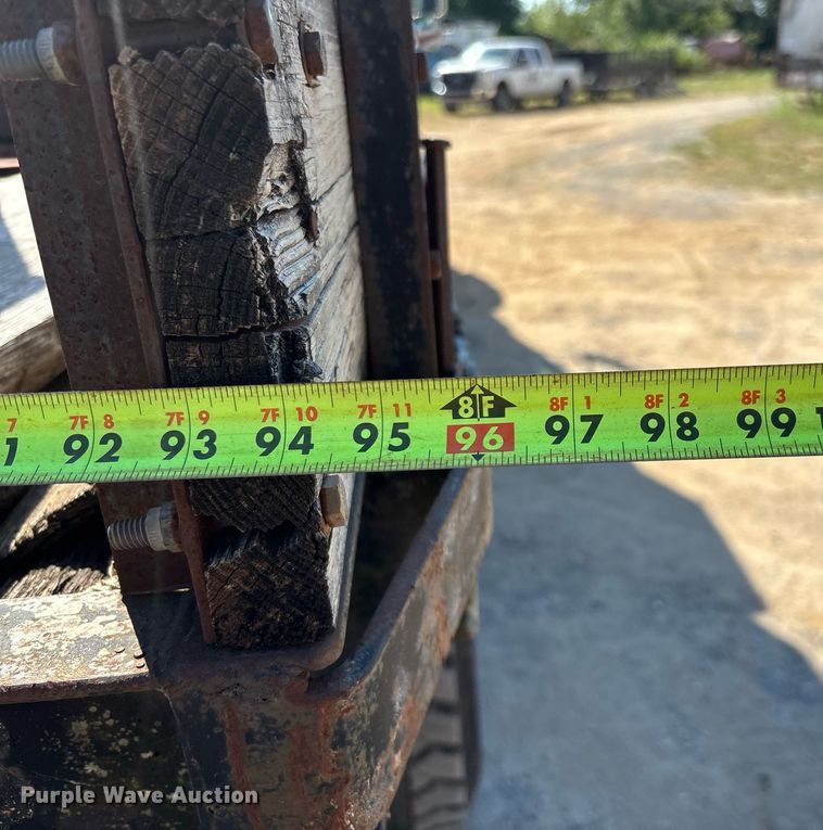 image for item ED2199 1995 International 4700 flatbed truck