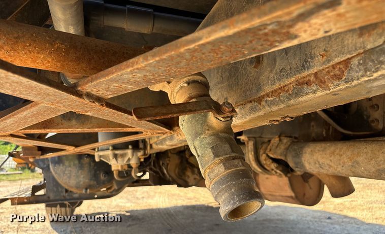 image for item ED2199 1995 International 4700 flatbed truck