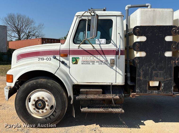 image for item ED2199 1995 International 4700 flatbed truck