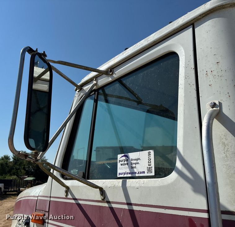 image for item ED2199 1995 International 4700 flatbed truck