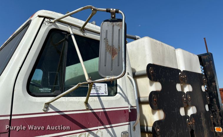 image for item ED2199 1995 International 4700 flatbed truck