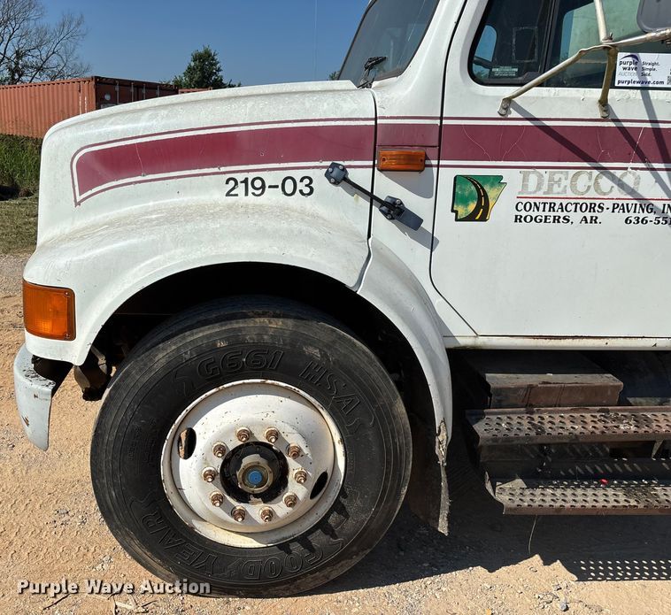 image for item ED2199 1995 International 4700 flatbed truck